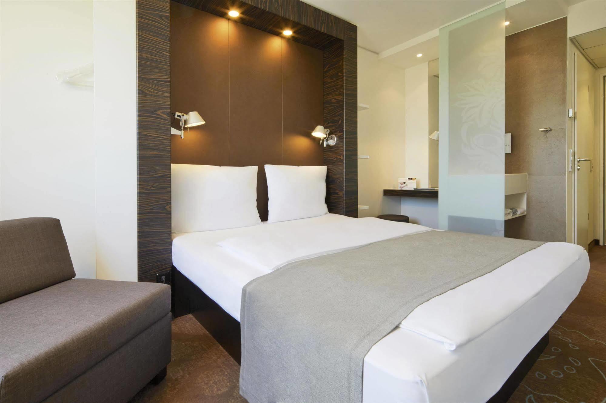 B&B Hotel Muenchen-بوتسبورن المظهر الخارجي الصورة
