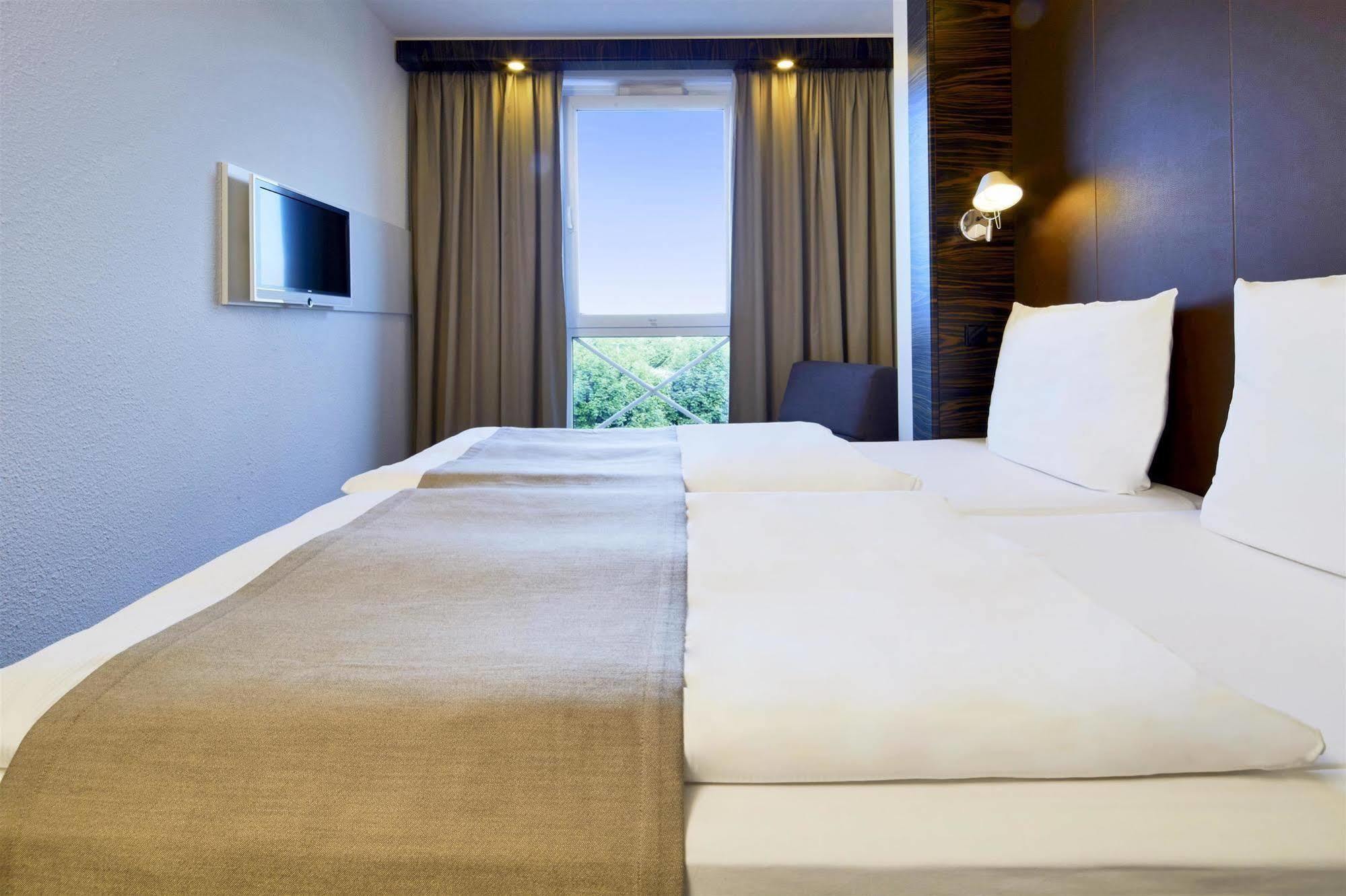 B&B Hotel Muenchen-بوتسبورن المظهر الخارجي الصورة