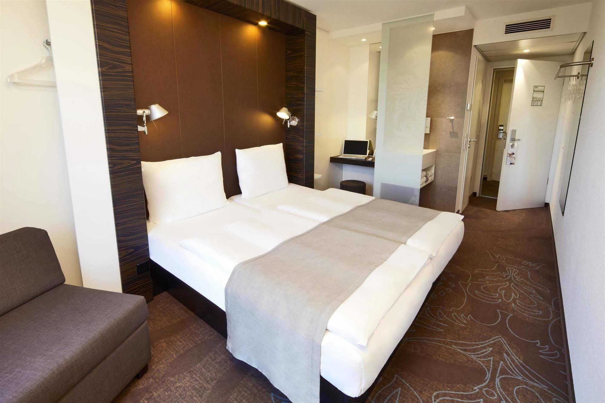 B&B Hotel Muenchen-بوتسبورن المظهر الخارجي الصورة