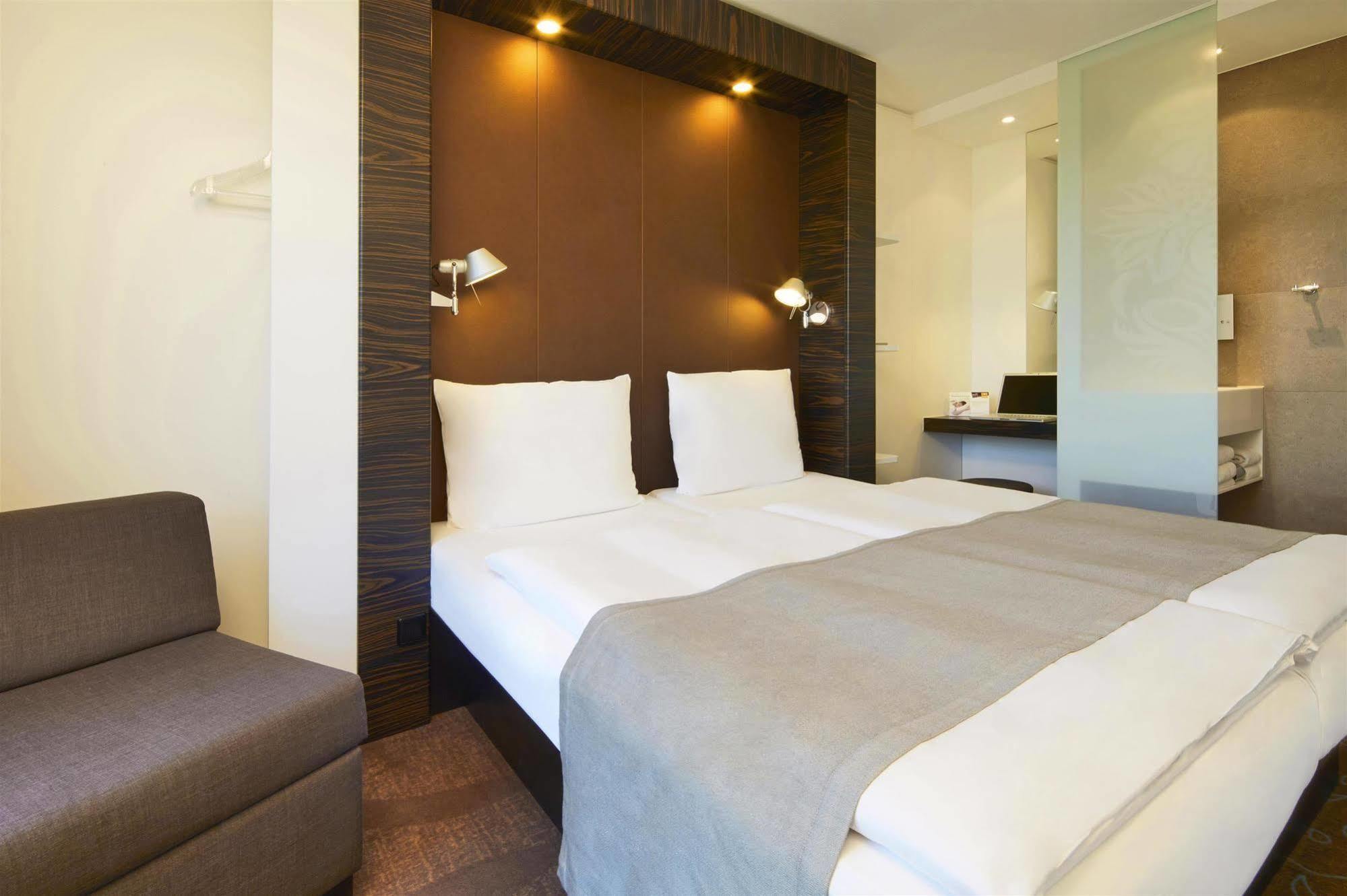 B&B Hotel Muenchen-بوتسبورن المظهر الخارجي الصورة